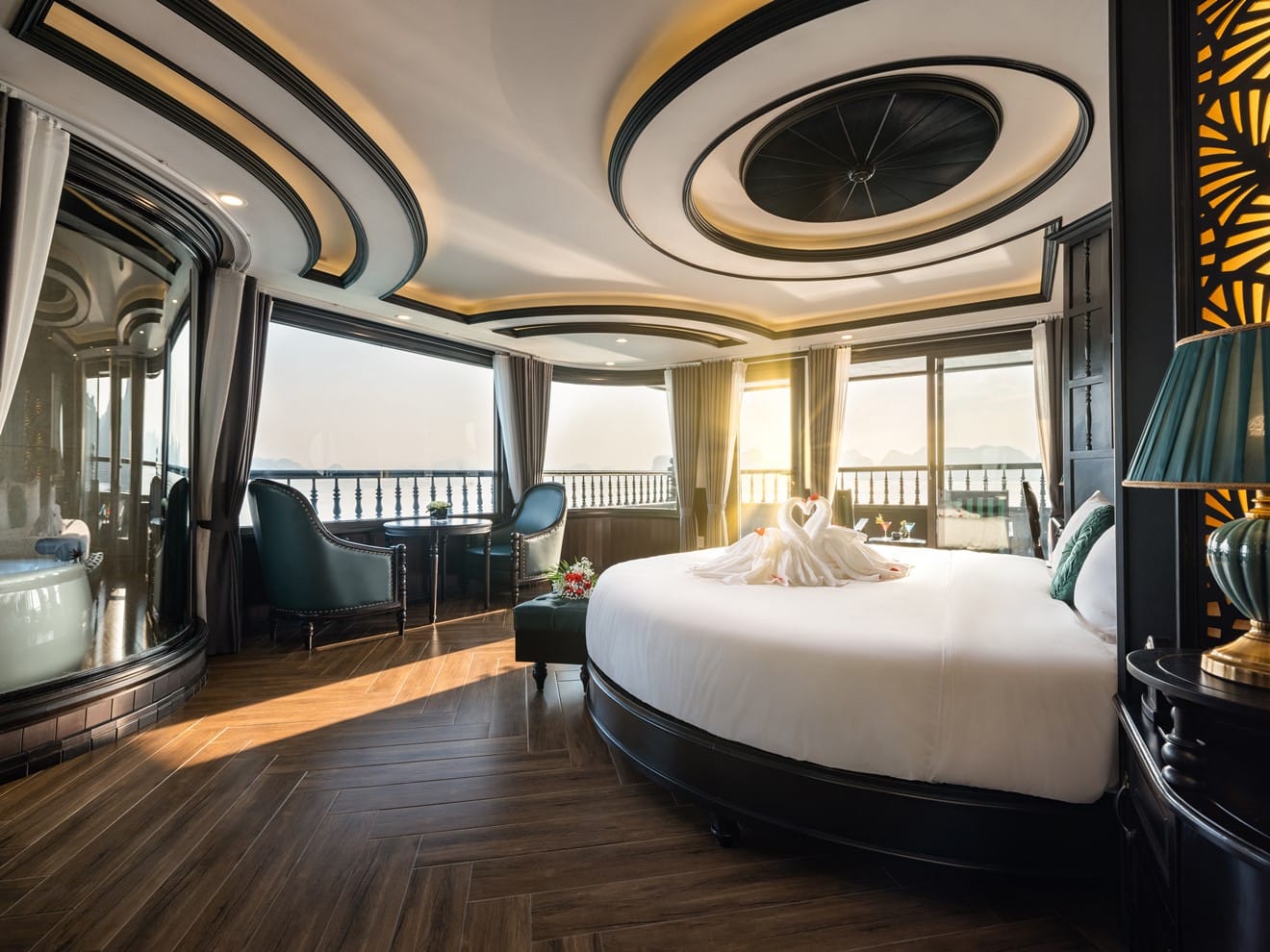 phòng ngủ VIP Du thuyền Rita Cruises 