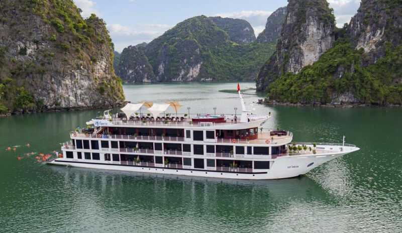 Du thuyền Aspira Cruise 5* ngủ đêm trên Vịnh Lan Hạ