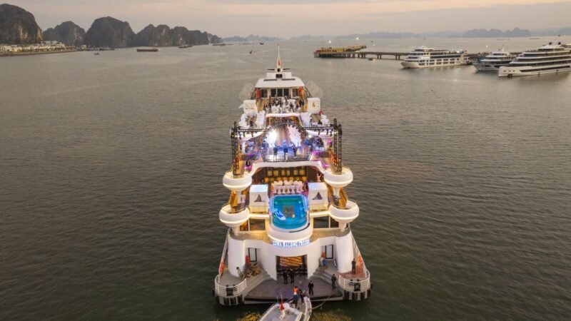 Du thuyền Luna Cruise Hạ Long trong ngày