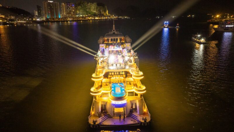 Du thuyền Luna Cruise Hạ Long trong ngày