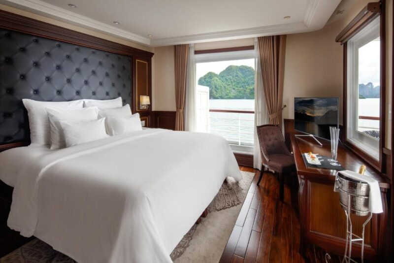 Du thuyền Paradise Elegance Hạ Long Bay