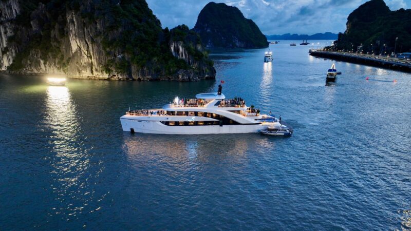 DU THUYỀN 6 SAO SAQUILA YACHT HẠ LONG