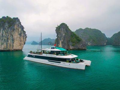 Du thuyền Catamaran Lan Hạ thăm Vịnh Lan Hạ trong ngày
