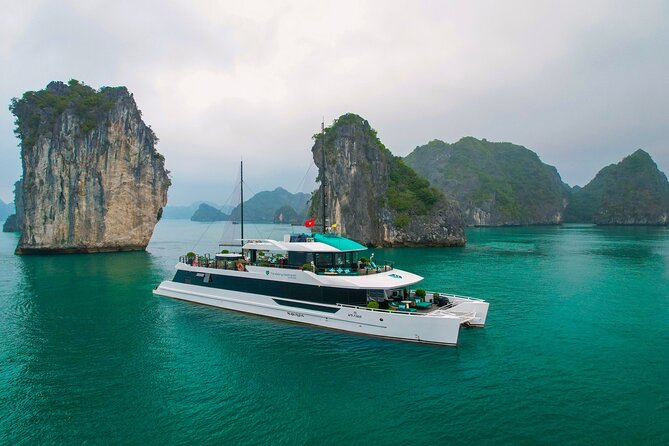 Du thuyền Catamaran Lan Hạ thăm Vịnh Lan Hạ trong ngày Du thuyền Catamaran Lan Hạ thăm Vịnh Lan Hạ trong ngày