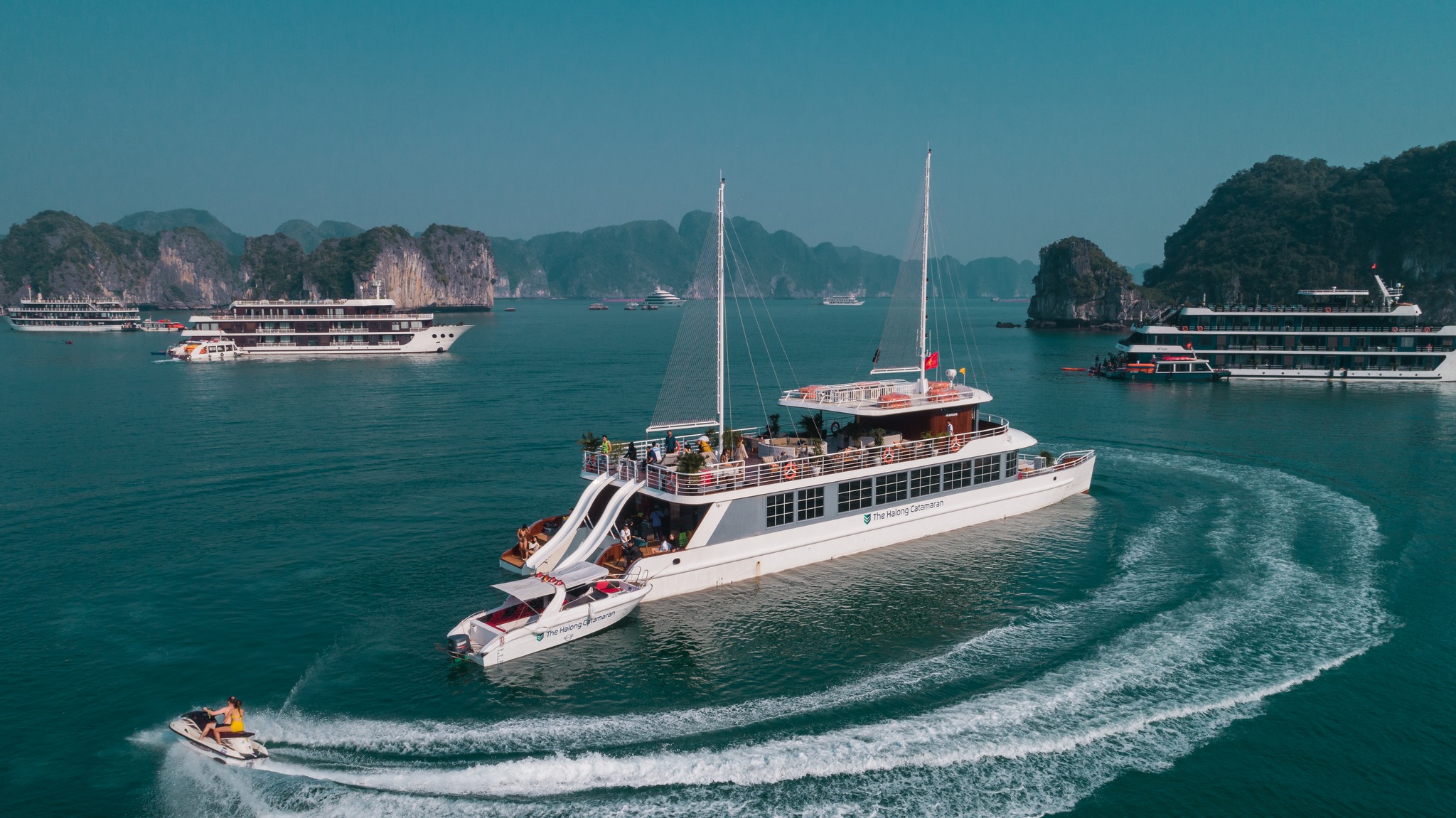 Du thuyền Catamaran Lan Hạ