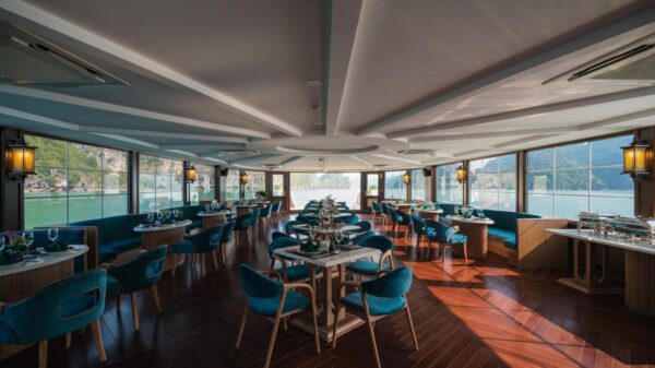 Du thuyền Catamaran Lan Hạ thăm Vịnh Lan Hạ trong ngày Du thuyền Catamaran Lan Hạ thăm Vịnh Lan Hạ trong ngày