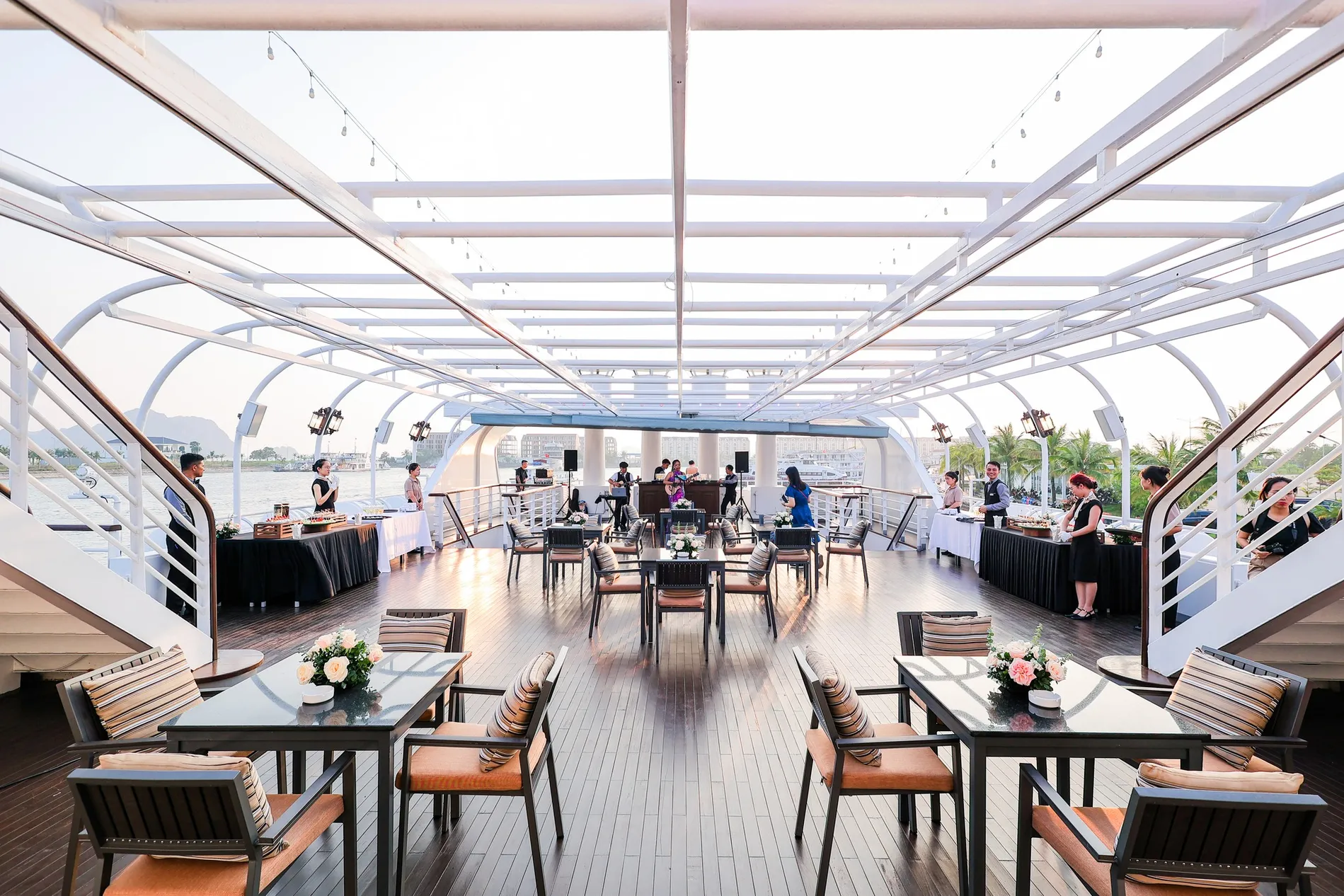 Du thuyền Paradise Delight lịch trình đi trong ngày Du thuyền Paradise Delight lịch trình đi trong ngày