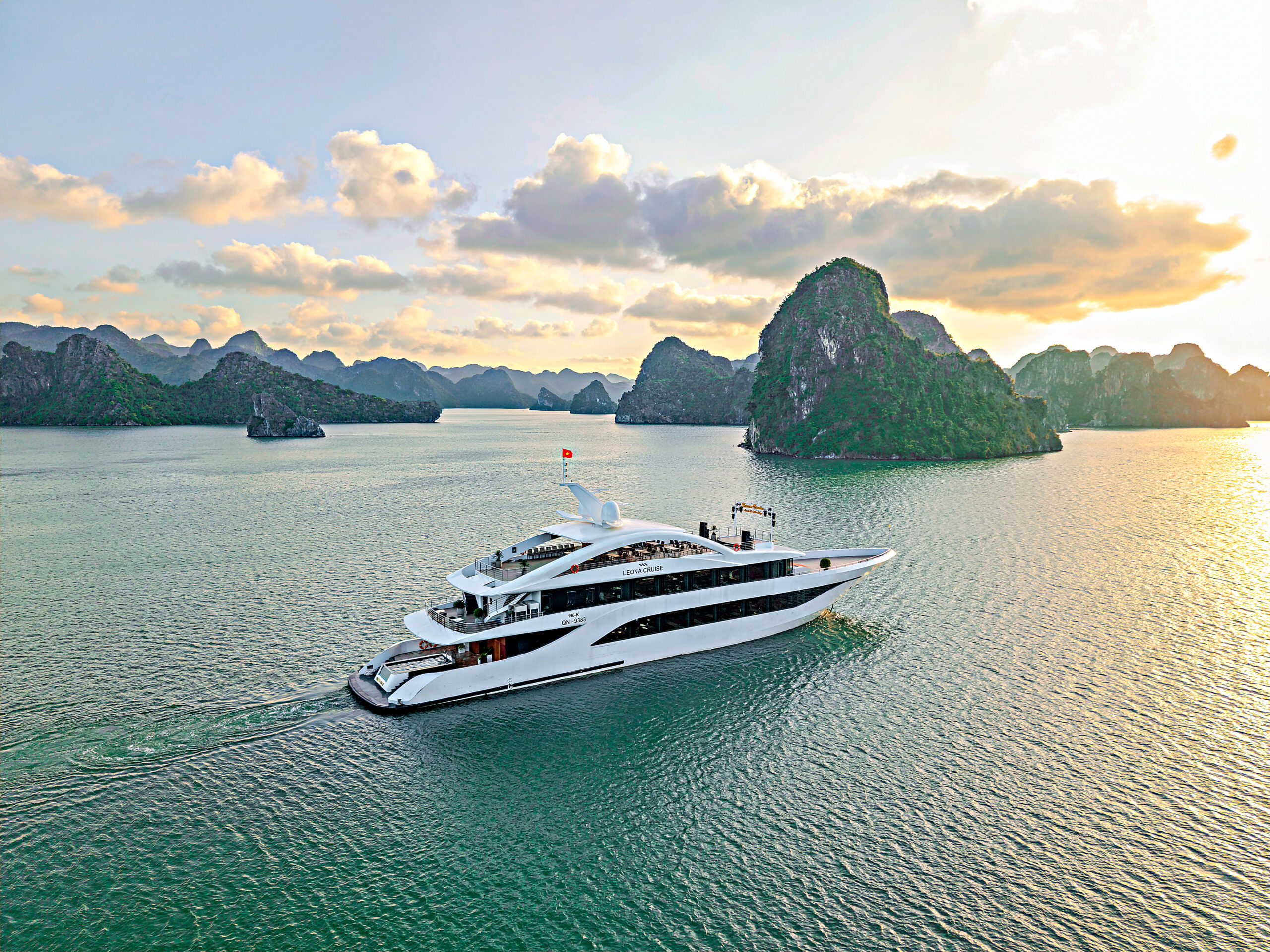 Du thuyền Leona Cruise Hạ Long