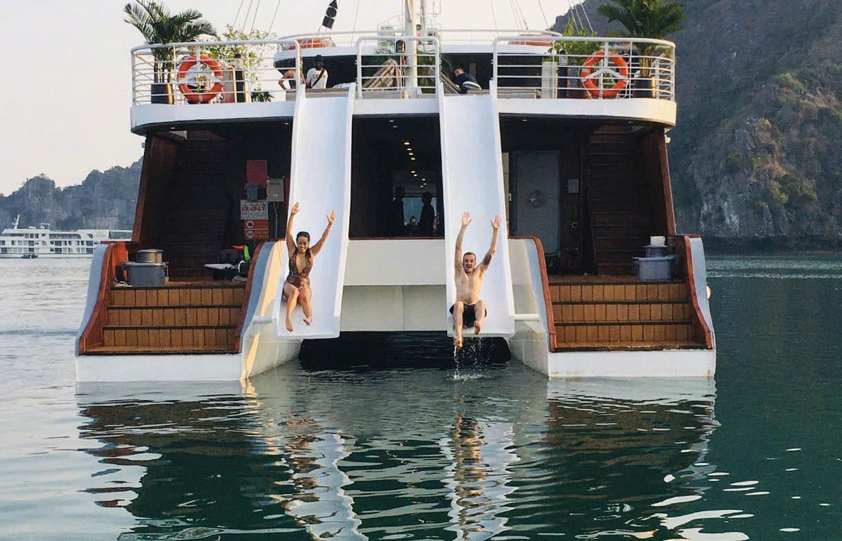 Du thuyền Catamaran Lan Hạ thăm Vịnh Lan Hạ trong ngày Du thuyền Catamaran Lan Hạ thăm Vịnh Lan Hạ trong ngày