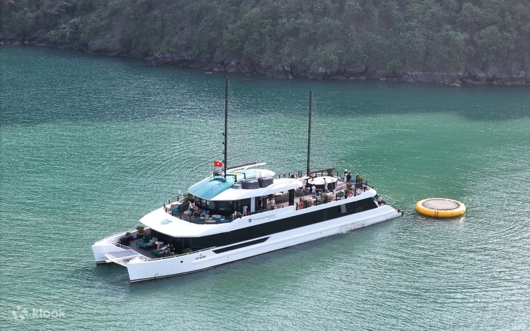 Du thuyền Catamaran Lan Hạ thăm Vịnh Lan Hạ trong ngày Du thuyền Catamaran Lan Hạ thăm Vịnh Lan Hạ trong ngày