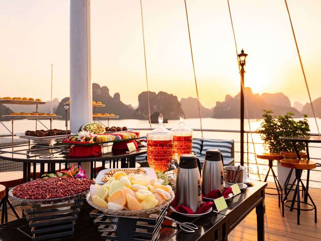 Du Thuyền Aurora Hạ Long Cruises 5 Sao Du Thuyền Aurora Hạ Long Cruises 5 Sao