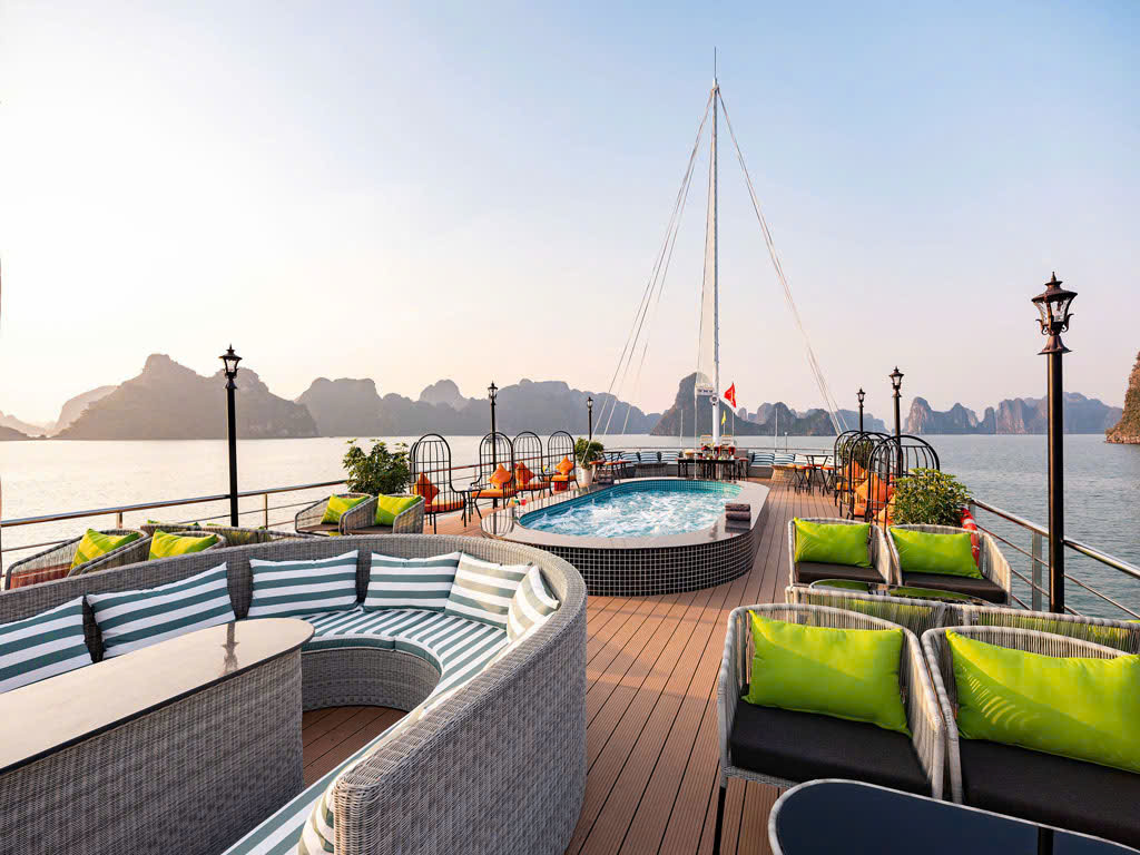 Du Thuyền Aurora Hạ Long Cruises 5 Sao Du Thuyền Aurora Hạ Long Cruises 5 Sao